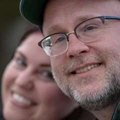 在我们分享爱好、家庭和生活的彼得森家,这是一部错误喜剧。麦迪逊、凯特、贾里德和艾莉森(小鸡)总是很吵,所以坐下来享受吧。 /nfts/adorable-cuteness/1662020926268.jpg